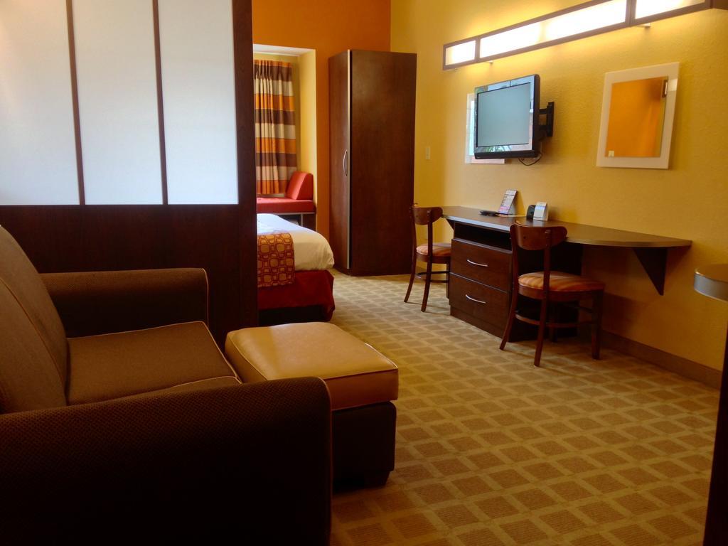 Microtel Inn & Suites By Wyndham University Medical Park Greenville Buitenkant foto